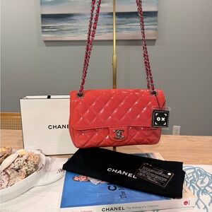 Chanel coco shine medium flap bag pink patent leather, authenticity card